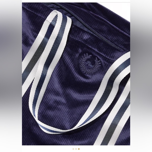 VICTORIA'S SECRET
Ribbed Velour Tote blue and white in sealed bag - Picture 2 of 6